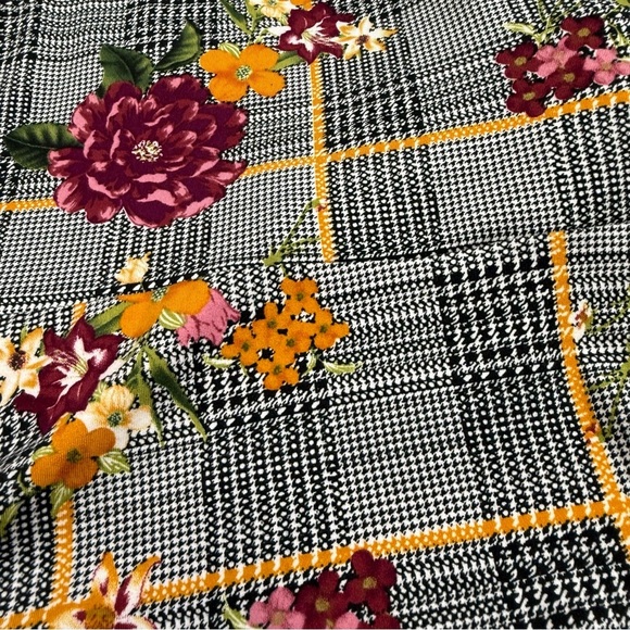 Chic Floral Checkered Knot Front Blouse - Picture 8 of 8